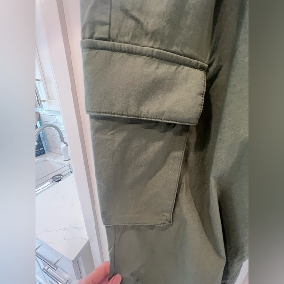 NWT!! Gap Men's Slim Cargo Pants in Olive Green. Size Large. - Picture 7 of 8